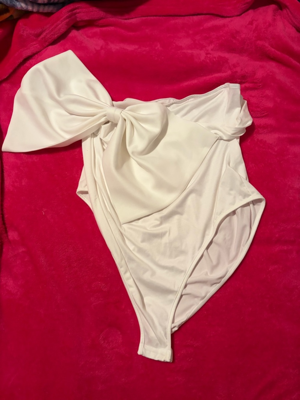 SHEIN White One-Shoulder Bow Top